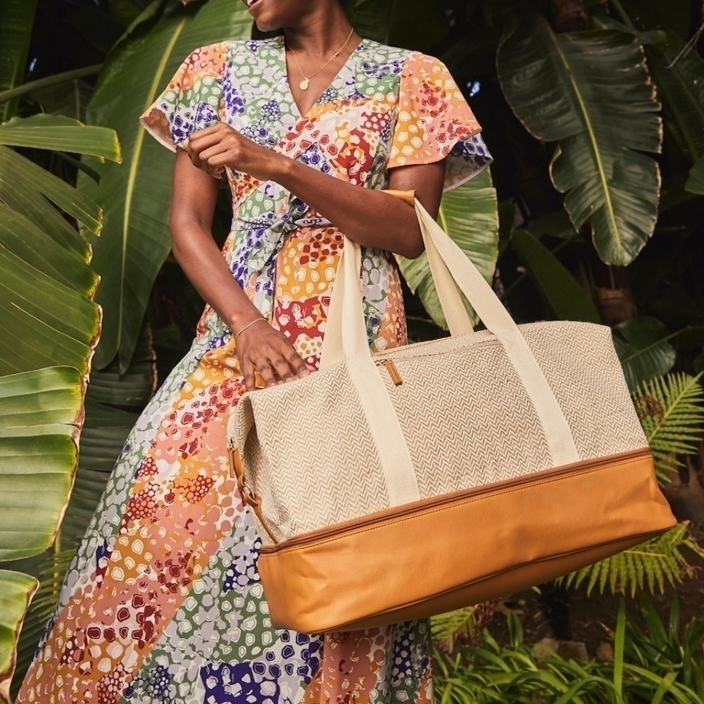 DSW Cream Travel Bag with Shoe Compartment